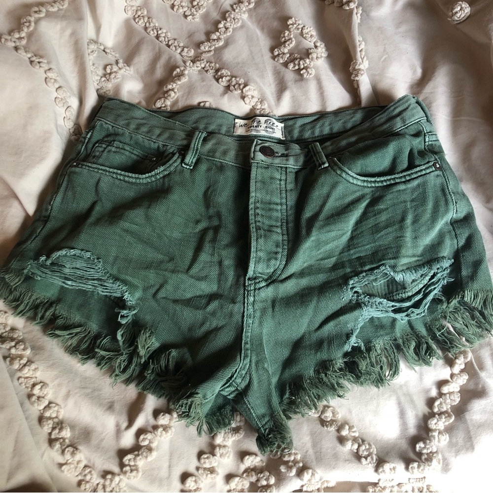 We The Free Buttonfly Green Shorts Distressed